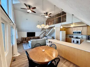 Luxury Lakefront Stay • 20 Min to Notre Dame - Image 3