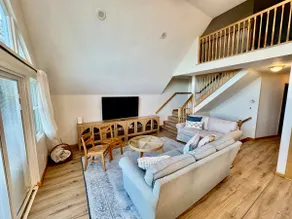 Luxury Lakefront Stay • 20 Min to Notre Dame - Image 2