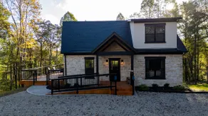 Shay's Western Luxury Retreat - Image 3