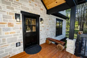 Shay's Western Luxury Retreat - Image 4