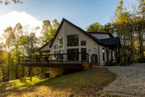 Shay's Western Luxury Retreat - Image 5