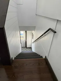 Upstairs Mainstreet Apartment - Image 3