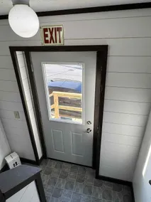 Upstairs Mainstreet Apartment - Image 2