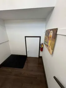 Upstairs Mainstreet Apartment - Image 4