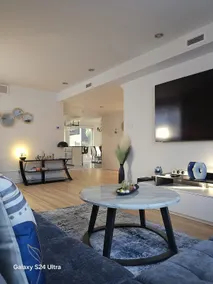Beautiful + bright apartment + Jacuzzi + spa. - Image 3