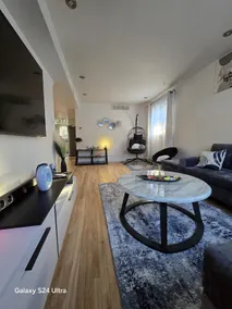 Beautiful + bright apartment + Jacuzzi + spa. - Image 4