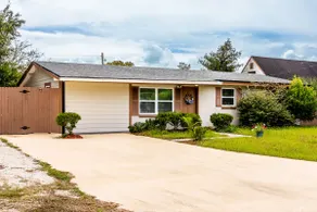 Bright & Cozy Home | Pool, Hot Tub & Game Room - Image 4