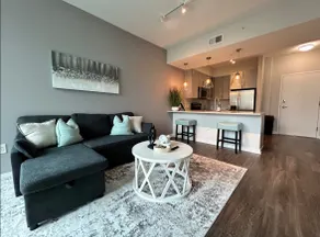 Prime Location with 360 Views of the City! - Image 2