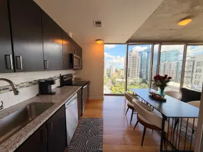 Central with 360 City Views/FREE parking - Image 3