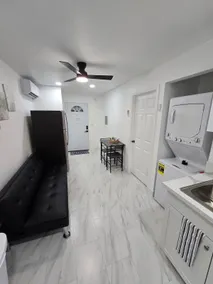 Modern Private Studio Near Airport & Strip - Image 4