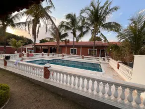 Ranch with 5 suites, pool and green area - Image 2