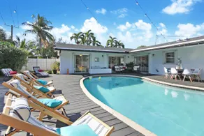 Sunny Suburban Escape with Private Pool & BBQ - Image 2