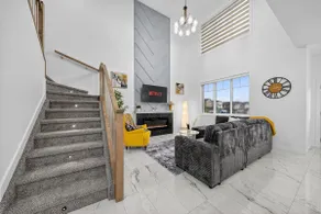 Spacious 4 Beds Sleeps 8 Near Airport Family Home - Image 2