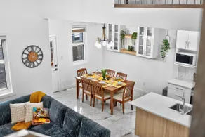 Spacious 4 Beds Sleeps 8 Near Airport Family Home - Image 3