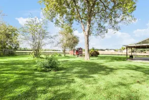 Prime Country Farmhouse + Sleeps 8 - Image 3