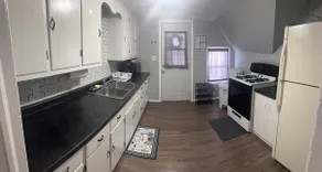 The Cozy Highrise - 3rd floor walkup Apartment - Image 2