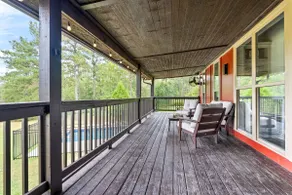 Waterfront Auburn Game Day Retreat - Image 4