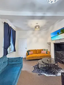 Spacious Central Ground Floor Sleeps 6 - Newark Town Centre - Free Parking - Amaya Twelve - Image 4