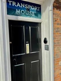 Spacious Central Ground Floor Sleeps 6 - Newark Town Centre - Free Parking - Amaya Twelve - Image 3