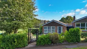 Detached 3BR Bungalow | 15 Mins to Peak District - Image 2