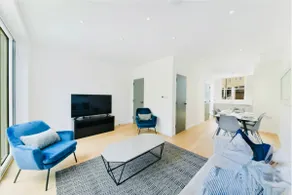 Canary Wharf House with Panoramic Rooftop - Image 2