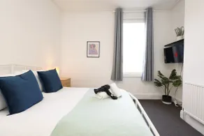Large Group Stay | Sleeps 16 • 6 Bedrooms - Image 3