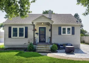 Cozy Retreat in the Heart of Ankeny - Image 3