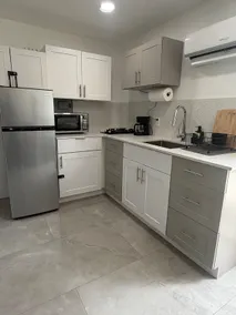 Stylish Sunrise Studio | Private & Parking - Image 2