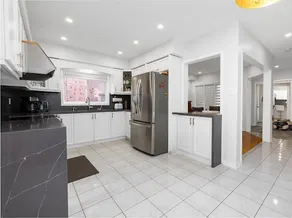 Bright 3BR Home in Richmond Hill free parking - Image 5