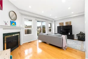 Bright 3BR Home in Richmond Hill free parking - Image 2