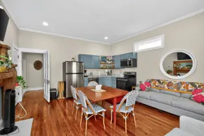 Marigold Manor: Stylist Unit 2 Apartment - Image 4