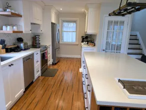 3Bdr Charming & Stylish Home* Thoughtful Amenities - Image 2