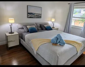 3Bdr Charming & Stylish Home* Thoughtful Amenities - Image 3