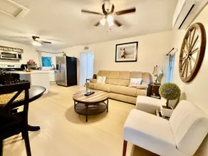 Cozy Cottage • Close to Springs + Ocala Forest • - Image 2