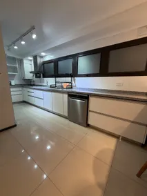 Exclusive and Luxurious Lakefront Apartment - Image 4