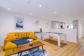 Modern 3-Bed House | Pool Table | Free Parking - Image 5