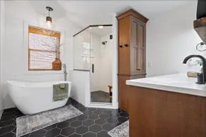 Downtown Muncie | Luxe Loft, Spa Bath, 1 Bed, BSU - Image 4