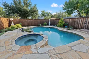 The Breeze Stylish Home - Heated Pool - Image 3