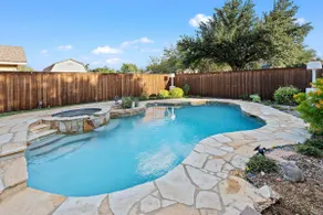 The Breeze Stylish Home - Heated Pool - Image 2