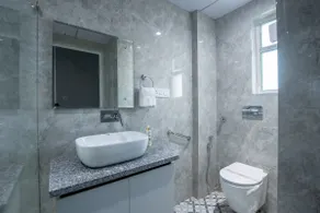 Elegant Chic 1BHK Suite w/ Balcony | Central GGM - Image 4