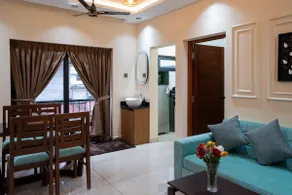 Cozy 1bhk Suite - Image 5