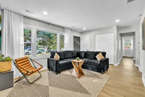 Stylish 3BR Near O’Hare Airport Retreat - Image 4