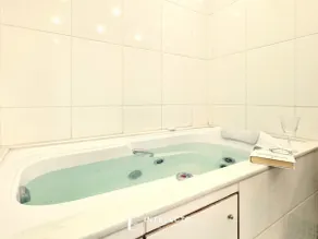 Central apartment in front of the cable car with hot tub - Image 2
