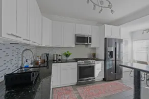 20 min to NYC |Newly Renovated| Private Driveway - Image 4