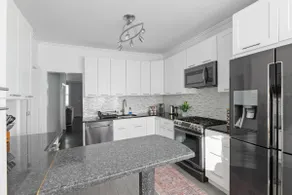 20 min to NYC |Newly Renovated| Private Driveway - Image 5