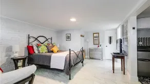 Heart of the Fan | 1 BDR apt | Private entrance - Image 2