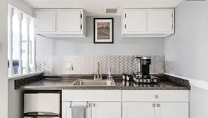 Heart of the Fan | 1 BDR apt | Private entrance - Image 4