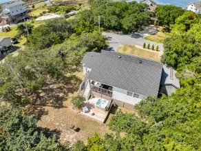 Pet Friendly Treehouse Getaway HOT TUB and yard - Image 2