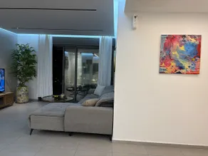 Home and art by the sea - Image 3