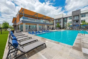 Sleeps 10 w/King Bed+Gym+Free Parking+Stockyards - Image 2